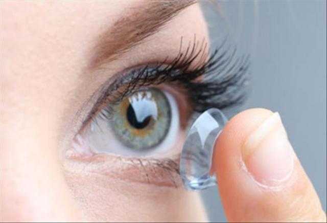 الأزهر يجيب: وضع العدسات اللاصقة لا تنقض الوضوء