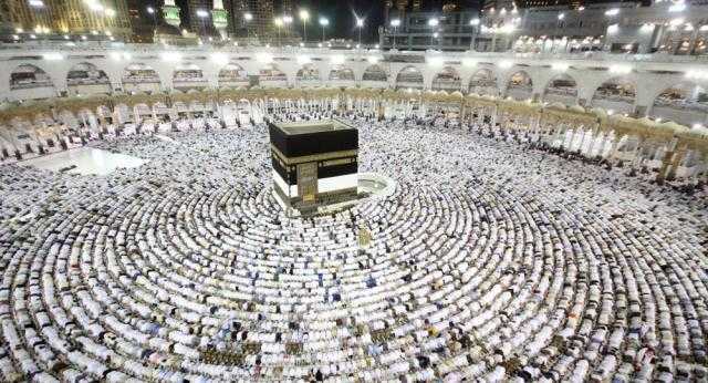 أمين الفتوى يوضح حكم التزاحم في الحج
