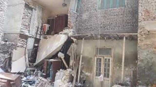 بسبب سقوط عقار مخالف عليهما.. تنفيذ قرار هدم منزلين بمصر القديمة