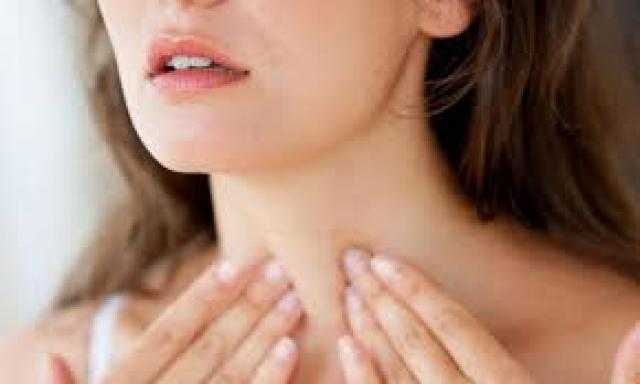 أبرزها الشعور بالبرد والتعب.. 5 أغراض لقصور الغدة الدرقية