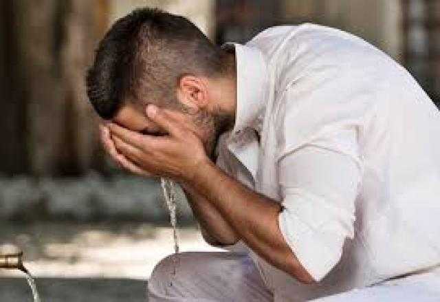 هل يجوز الوضوء بدون ستر العورة؟.. الإفتاء تجيب