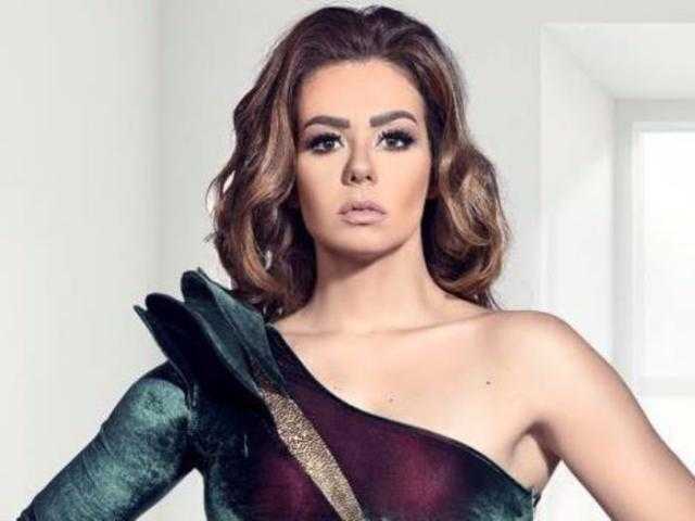 شاهد .. إثارة غير متوقعة لـ «إيمي سالم» بالجونة