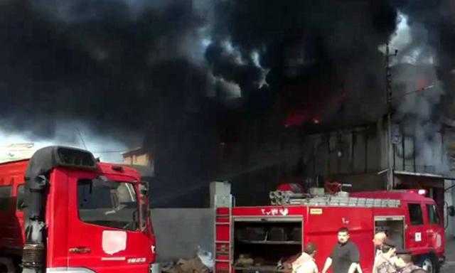 بسبب ارتفاع الحرارة..اشتعال النيران فى مصنع للبسكويت بالشرقية