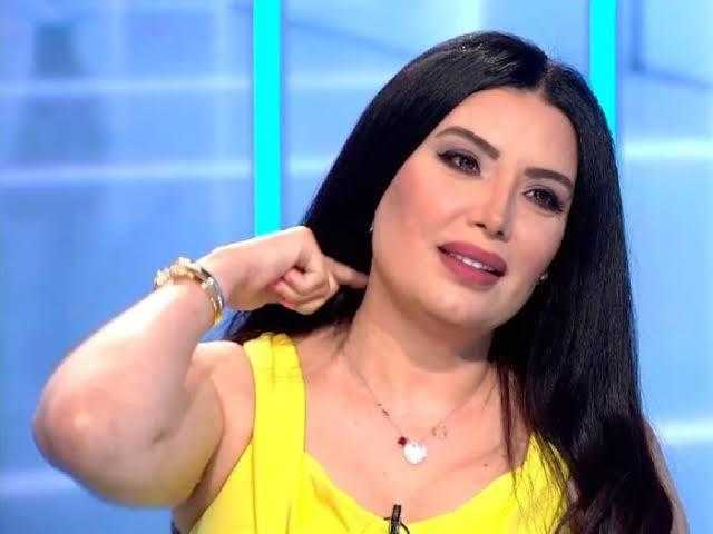 دا حلالي.. عبير صبري: فيها إيه لما أبوس جوزي قدام الناس ؟