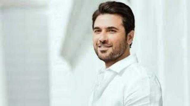 أحمد عز يعود لمصر بعد نجاح علاء الدين في موسم الرياض