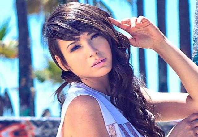 بهذه الإطلالة.. ساندي تواجة كورونا