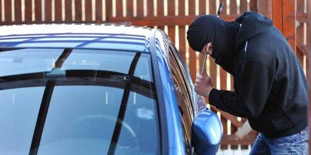 أمن الإسماعيلية ينجح في ضبط عاطل يقود سيارة مسروقة