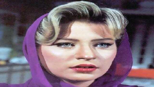 «شيرين سيف النصر» تغادر مقر النيابة بعد الإدلاء بأقولها فى سرقة مجوهراتها