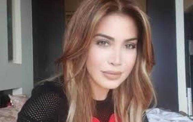 نوال الزغبى تثير الجدل بـ ميني جيب (صور)