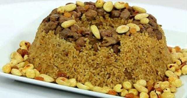أشهى أنواع الأكلات .. «أرز بالكبد والقوانص والمكسرات»