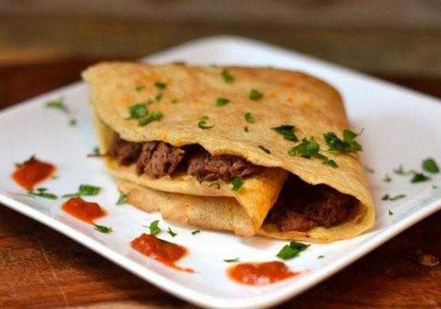 طريقة سهلة وسريعة.. هذه خطوات عمل «الكريب باللحم المفروم»