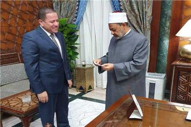 شيخ الأزهر يدعم مستشفى شفاء الأورمان في الأقصر بنصف مليون جنيه