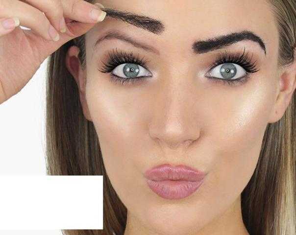 تعلمي 3 حيل لتكثيف الحواجب