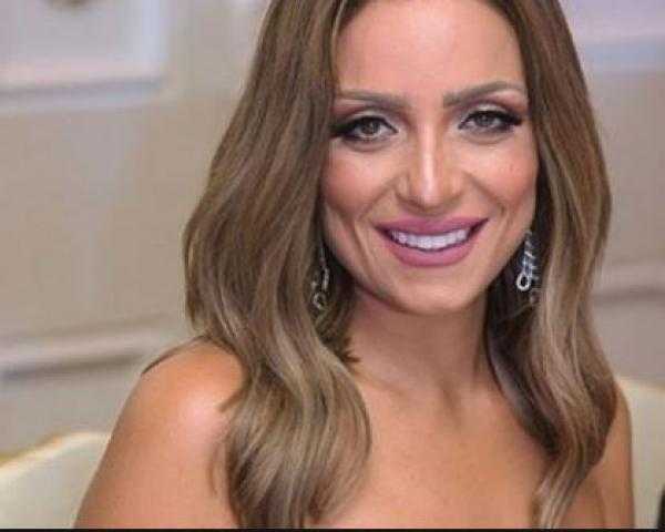 أنيقة ومحتشمة .. ريم البارودي تحتفل باليوم العالمي للمرأة وتتجاهل أزمتها مع ريهام سعيد