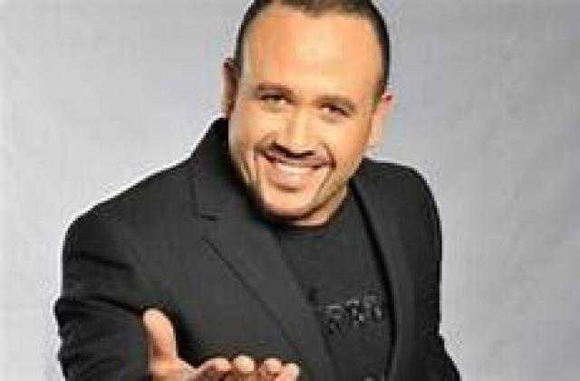 هشام عباس يتحدى أزمات 2020 بـ أغنية اللى احنا فيه