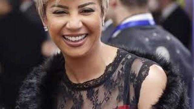 بالأسود اللامع .. مفيدة شيحة تتألق برفقة جورج قرداحي