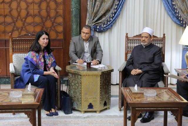 الإمام الأكبر: الأزهر يحمل رسالة عالمية للسلام بين أتباع الديانات