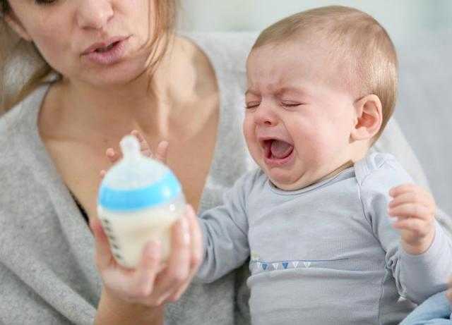 صحة طفلك أهم..أطعمة تتناوليها تسبب الغازات لطفلك