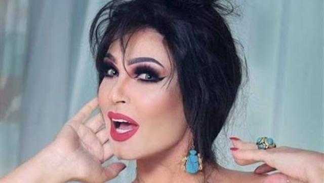 بالفرو.. فيفي عبده تبرز جمال عينيها