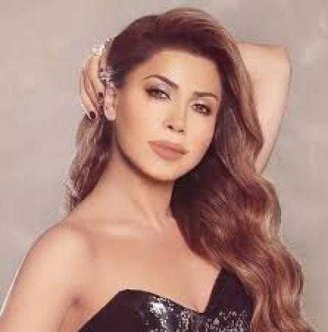 نوال الزغبى تشعل «إنستجرام» بفستان مكشوف