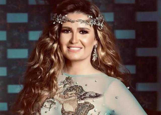 بعد طلاقهما.. «هنا شيحة» بفستان شفاف علي «إنستجرام»