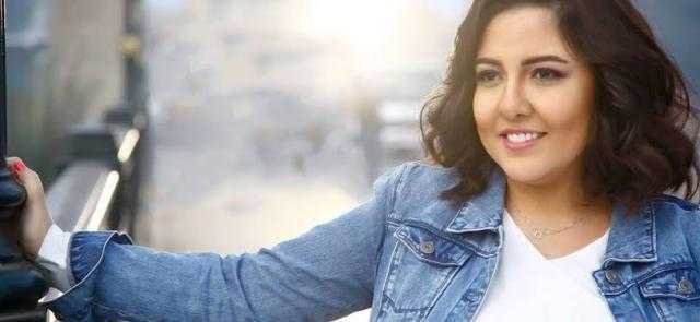 مي كساب تحصد 353 ألف مشاهدة بأحدث كليباتها «البنية»