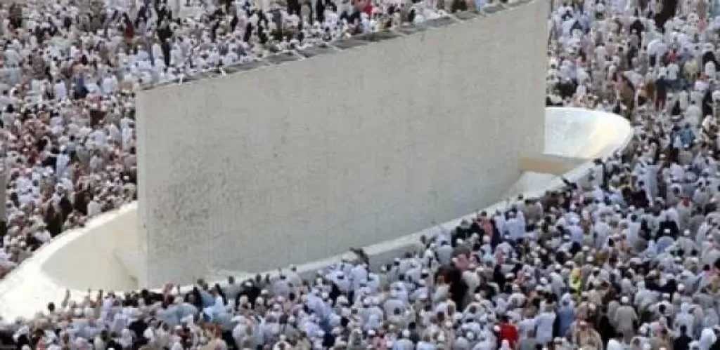 لماذا يرمي الحجاج الجمرات؟.. قصة شعيرة بدأت مع إبراهيم عليه السلام ومراغمة الشيطان