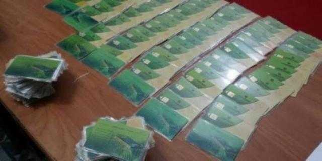 القبض على صاحب كشك بحوزته 141 بطاقة تموينية