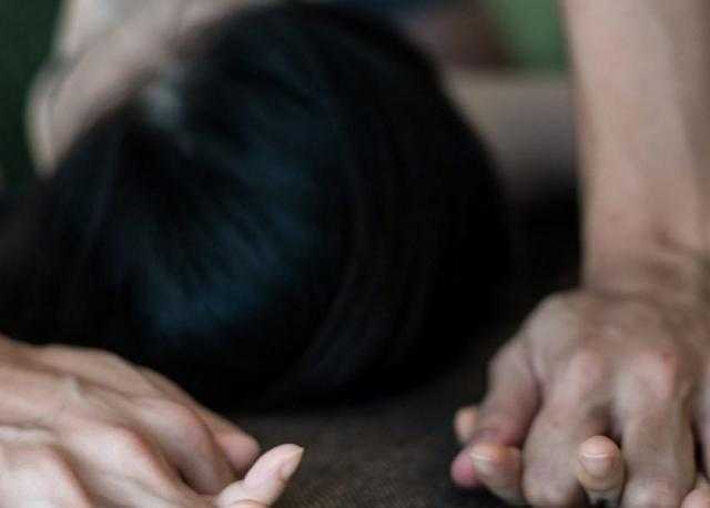 حبس متهم 45 يومًا لاعتدائه جنسيًا على والدته