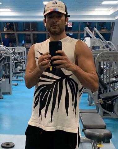 عمرو سعد يستعيد ذكرياته مع «دكان شحاتة».. بهذه الصورة