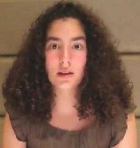 لينا أحمد الفيشاوي تهاجم والدها في فيديو: يرفض وجودي في حياته