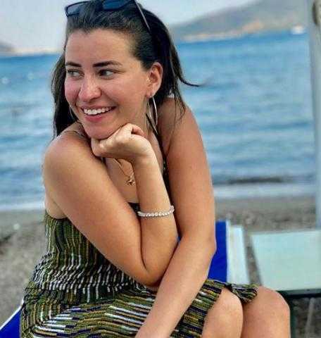 سارة الشامي تتألق على إنستجرام بمطعم في لبنان