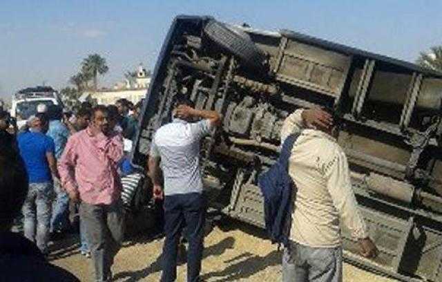 إصابة 9 أشخاص إثر انقلاب ميني باص بالوادي الجديد