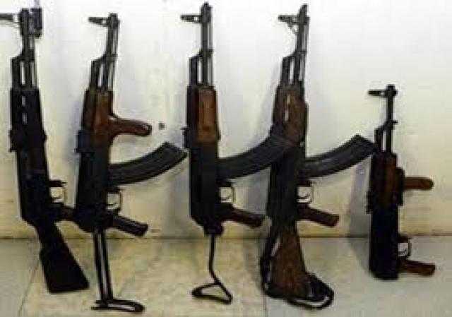ضبط 12 متهما بحوزتهم 7 بنادق آلية في مشاجرة عائلتين بأسيوط