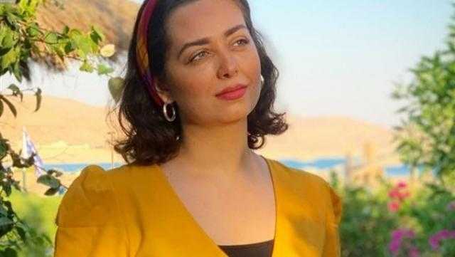 هبة مجدي بـ الأصفر في أحدث جلسة تصوير