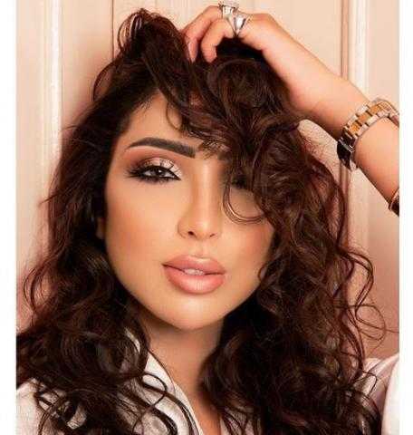 دنيا بطمة تستفز جمهورها ومتابع يقصف جبهتها