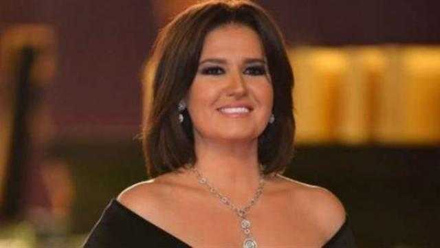 فوق الركبة.. هنا شيحة في إطلالة جذابة