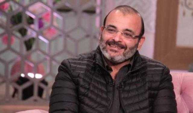 بالفيديو .. أيمن بهجت قمر يشيد بكتاب«أنا والسرطان راجل لراجل»