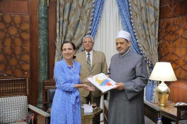 الإمام الأكبر لـ سفيرة كولومبيا: الأديان السماوية جميعها يدعو إلى الأخوة الإنسانية