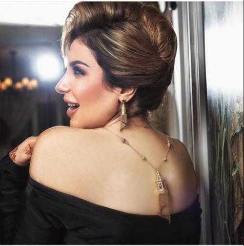 بعد صورها المثيرة.. حليمة بولند ترتدي الحجاب