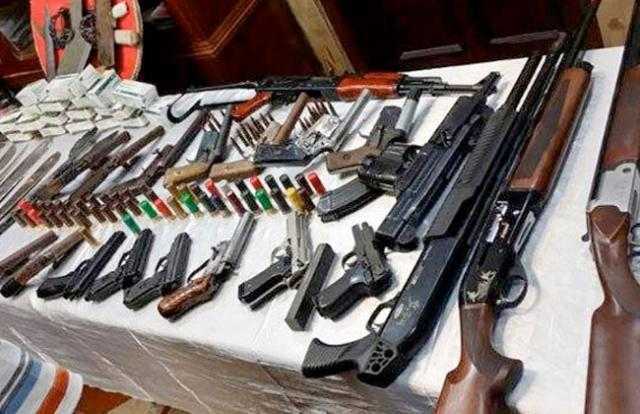 ضبط عاطل لحيازته أسلحة نارية بالزاوية الحمراء