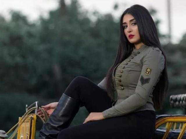 بأسود فوق الركبة.. جيهان خليل تتألق فى إطلالة جريئة (صور)