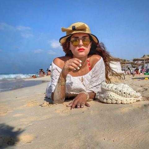شاهد.. ريهام أيمن تودع الصيف بـ«هوت شورت» ساخن