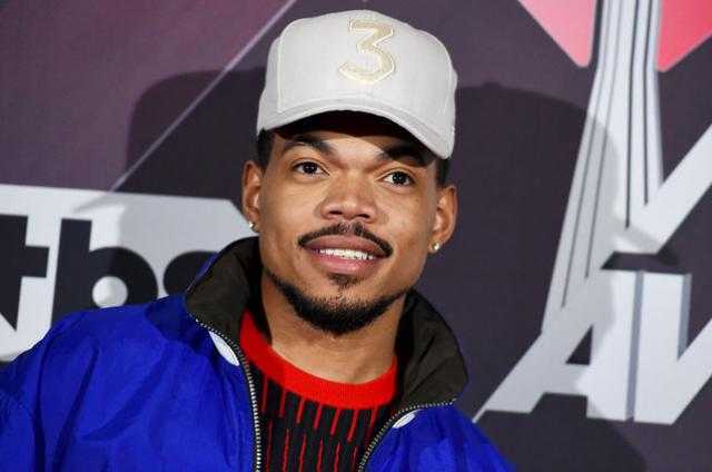 عشان يقعد جنب مراته.. Chance the Rapper يؤجل حفلاته لـ يناير المقبل