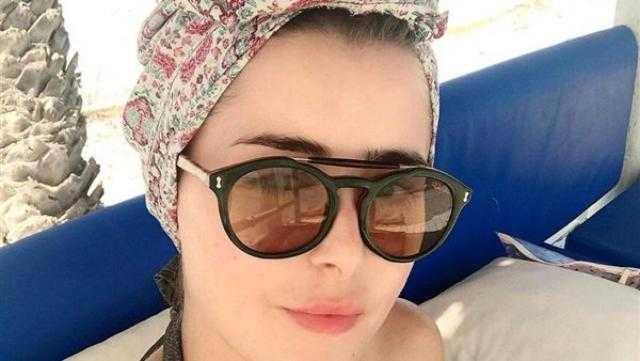 بالكاجوال.. عائشة بن أحمد تتألق برفقة كلبها
