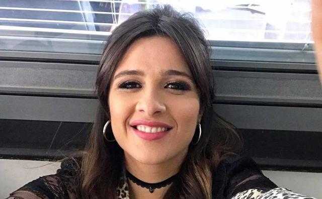 ياسمين عبد العزيز تبهر جمهورها بإطلالتها الجديدة