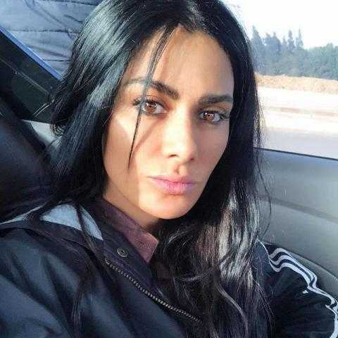 صبا مبارك بفستان فوق الركبة بمهرجان البحر الأحمر بالسعودية
