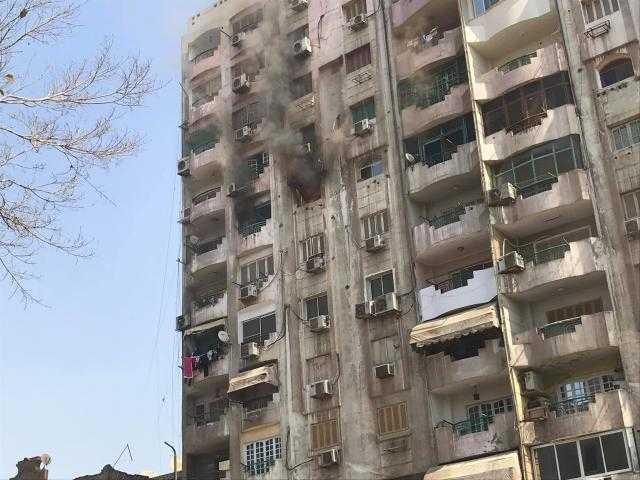 «خط أحمر» يرصد لحظة السيطرة على حريق بأحد عقارات الوايلي