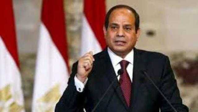 السيسي للآباء: عشرات الآلاف بكليات الآداب والنتيجة مافيش شغل (فيديو)