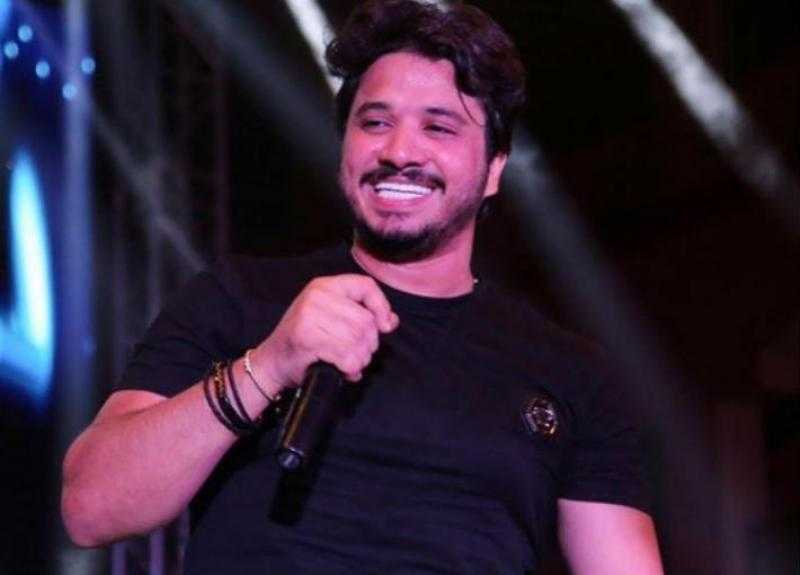 مصطفى حجاج في حفل كامل العدد بالساحل الشمالي